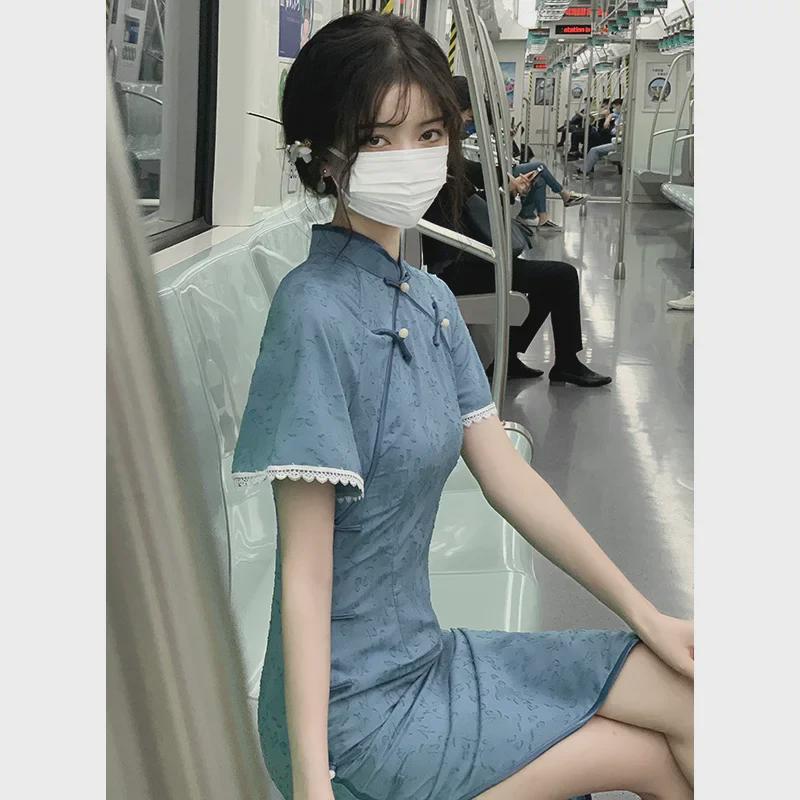 Chic Blue Cheongsam: Youthful Summer Elegance