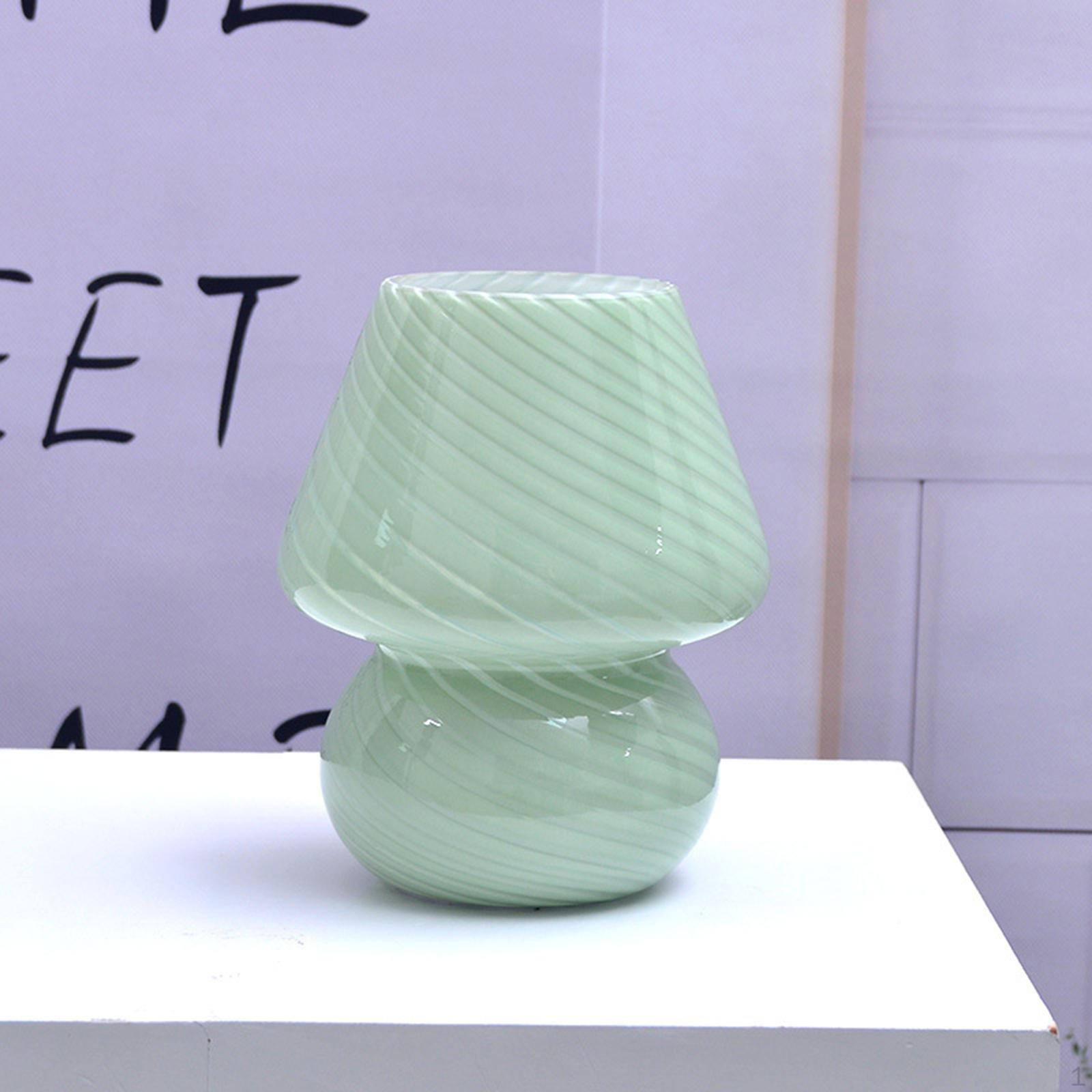 

Современная стеклянная настольная лампа с зарядкой через USB для домашнего офиса Striped Green