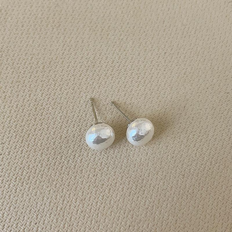 French Retro Irregular Pearl Stud Earrings Women'S Simple High-End Personality Fashion Temperament Versatile Earrings