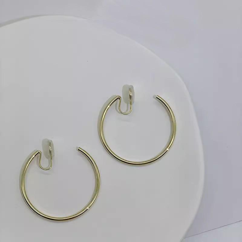 Ασημένια Απλά Κρικάκια - Ελαφριά Πολυτέλεια, Υπερβολικό Σχέδιο, Ανώδυνα Κλιπς για Γυναίκες