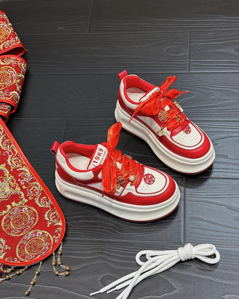 Hanfu red Xiuhe wedding shoes 2025 new bride shoes platform inner height increase 7CM leather casual bridesmaid board shoes