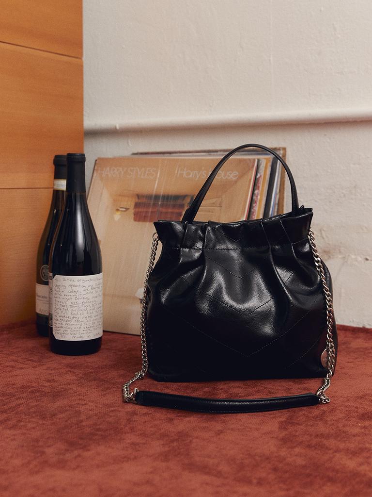Ostkaka Knut Draw Shoulder Bag Black