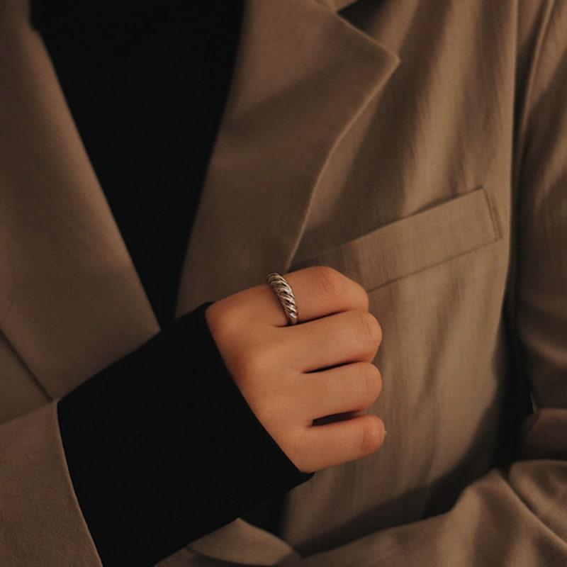 OBJEKTS Croissant Ring