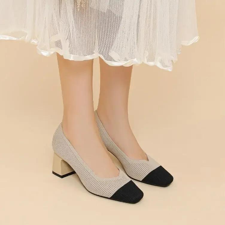 Talons hauts tendance pour femmes 2025 Nouveaux bout carré Col en V Couleur unie Tout-match Chaussures simples À enfiler Tricot respirant Chaussures de travail pour femmes