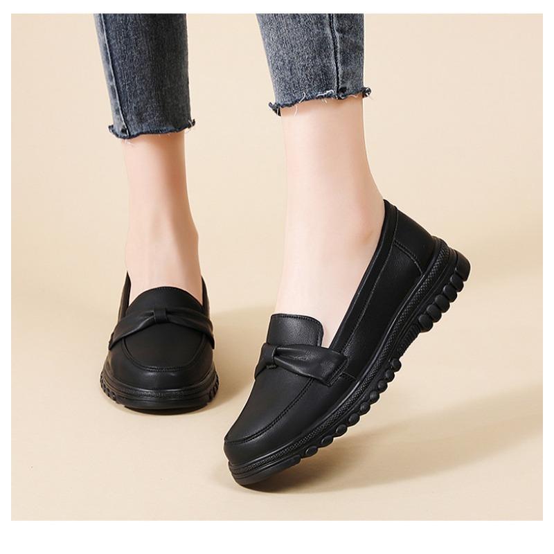 New Fashionable One-legged Bean Shoes with Soft Soles for Mothers