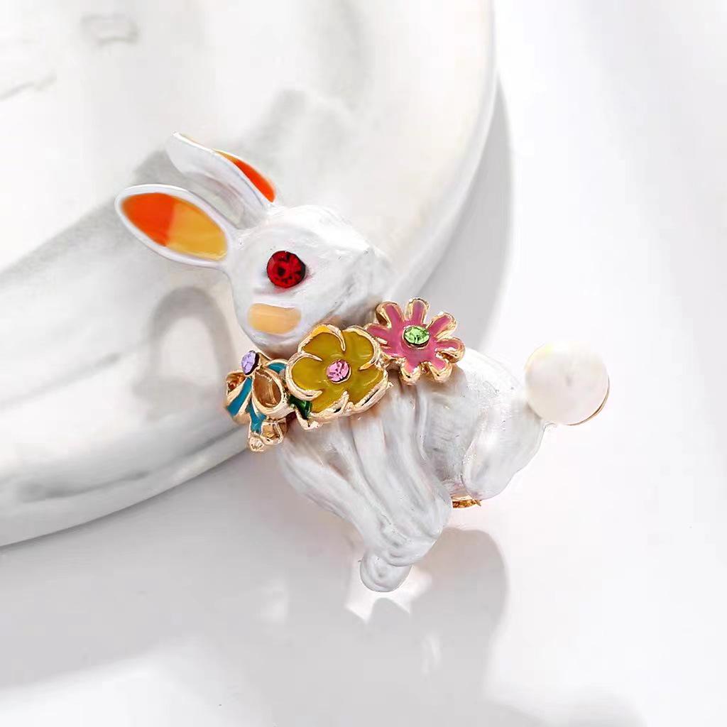 High-Quality Cartoon Rabbit Brooch: Women's Pin Jewelry & Scarf Buckle Accessory