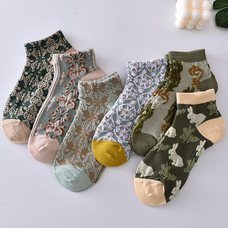 5/6PCS Hot Selling Woman Socks Ethnic Retro Vintage Harajuku Crew Socks Flower Embroidery Fashion Japanese Kawaii Cute Socks Women Gift