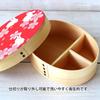 Wakacho-Stil Bento-Box mit Kirschblüten und Hase, glänzend rot, Naturfinish, 700 ml Fassungsvermögen, Maki-e-Motive, Finish, (01W-AUSA),