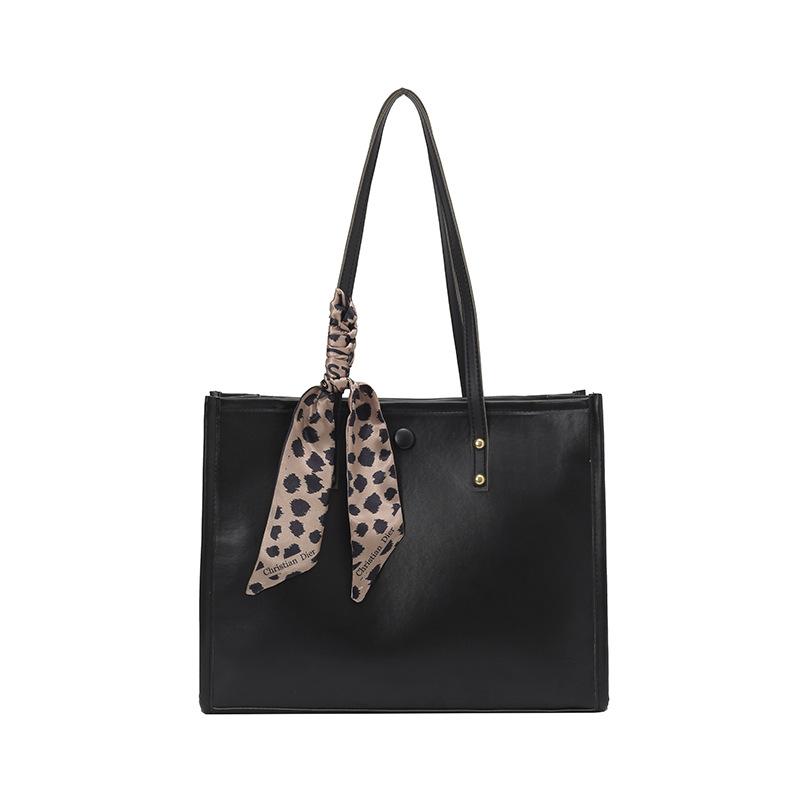 A Large-capacity Retro Commuter Tote Bag with A High-end, Elegant and Fashionable Single-shoulder Style
