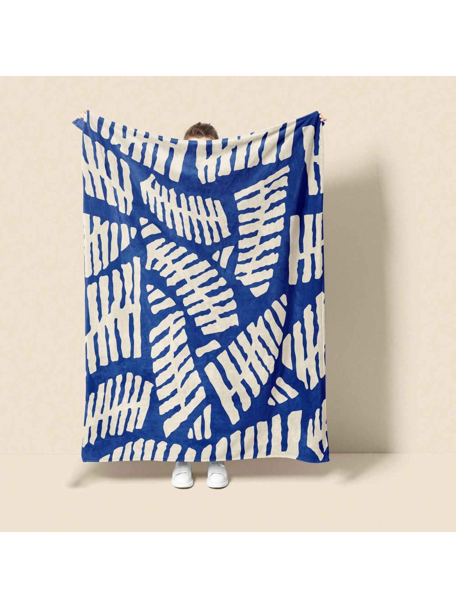 

Cozy Nautical-Themed Flannel Throw Blanket With Blue ; White Fishbone Design - Soft. Tear-Resistant. Machine Washable For Couch And[$14 75X95CM серый