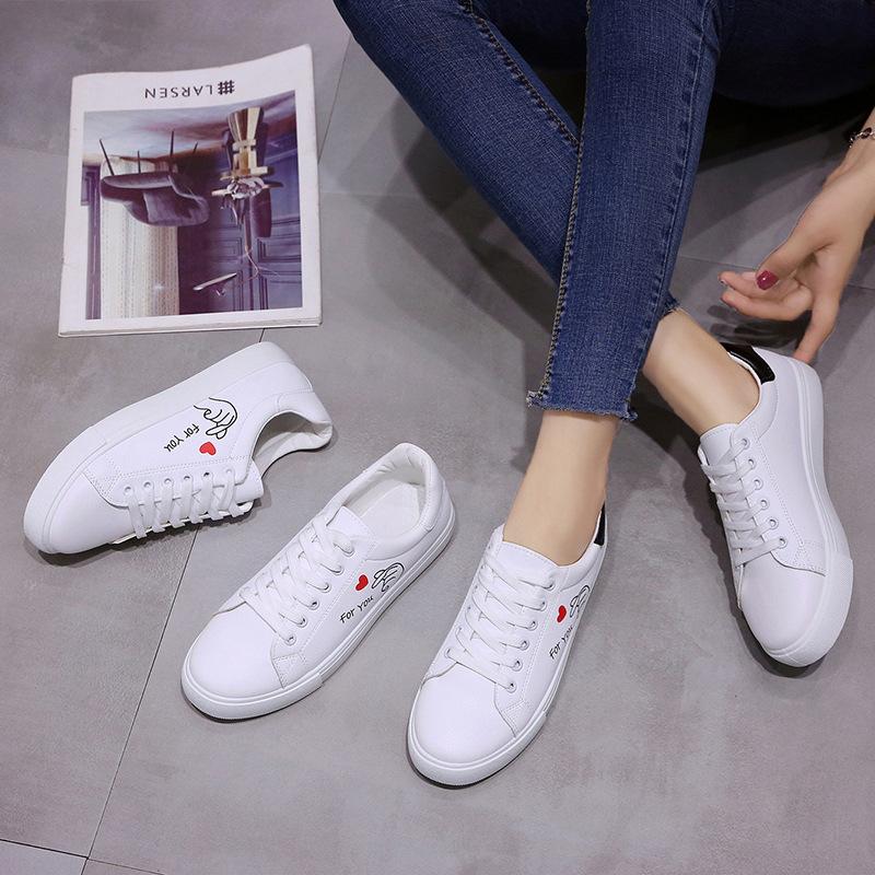Fashion White Breathable Women Running Shoes New Spring Autumn Embroidered Flower Lace-Up Casual Sneakers Zapatos De Mujer