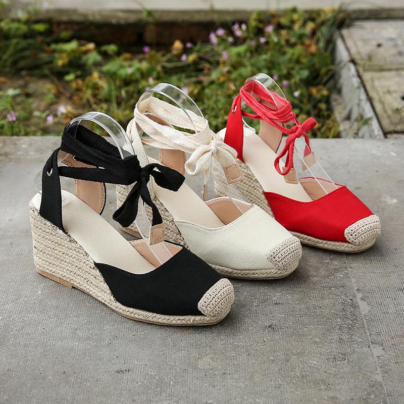 Letnie Modne Buty na Koturnie, Paski z Przodu i z Tyłu, Osłonki na Palce i Modne Sandały