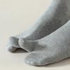 Zhuji Damen-Wintersocken aus Baumwolle mit geteilter Zehenpartie – japanischer Stil, einfarbig, mittellang, modisch, schweißabsorbierend und mit Deodorant.