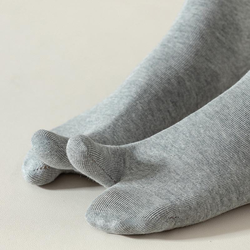 Zhuji Damen-Wintersocken aus Baumwolle mit geteilter Zehenpartie – japanischer Stil, einfarbig, mittellang, modisch, schweißabsorbierend und mit Deodorant.