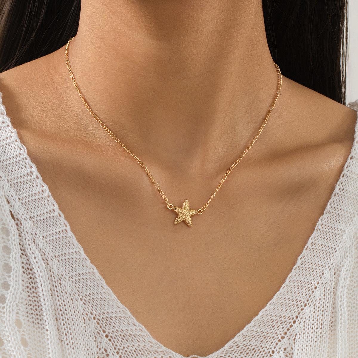 

A Strip of Europe America Fashion Minimalist Design Metal Starfish Pendant Necklace for Women Lady Beach Vacation Daily Wear