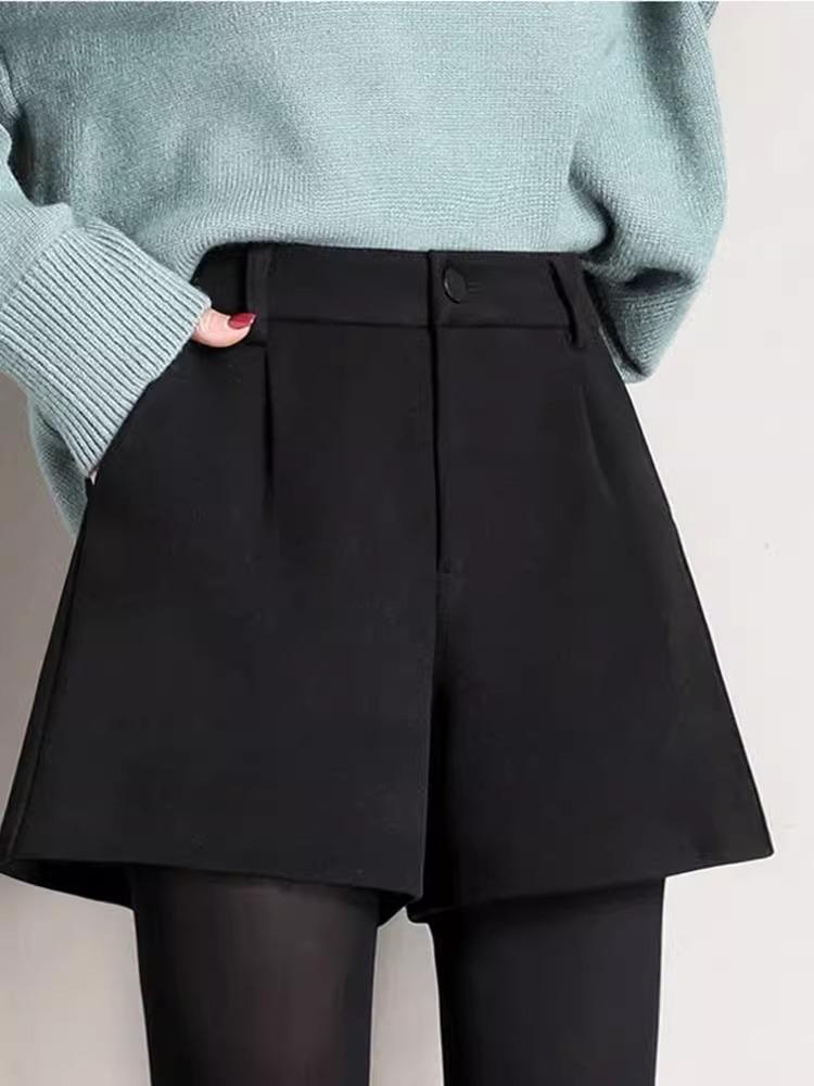 Dames høytlivs ullshorts: 2023 Høst/Vinter A-linje, Vide ben, Hverdagslig mote for yttertøy med støvler.