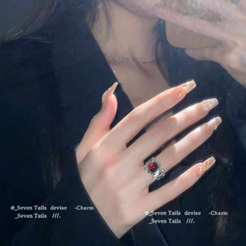 

Красное нерегулярное кольцо ниша дизайн ins холодный ветер высокое чувство кольцо мода темперамент открытое кольцо женщины