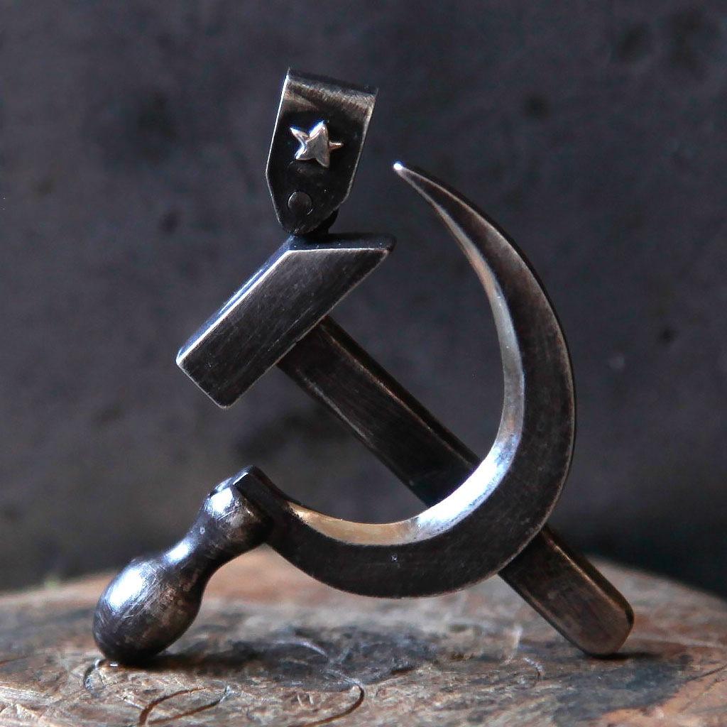 

Красный боевой кулон с серпом и молотом, ожерелье в стиле ретро в этническом стиле для мужчин и женщин, кулон с эмблемой, аксессуар 3*4CM