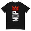Camiseta Vertical con letrero de protesta 'No Kings'