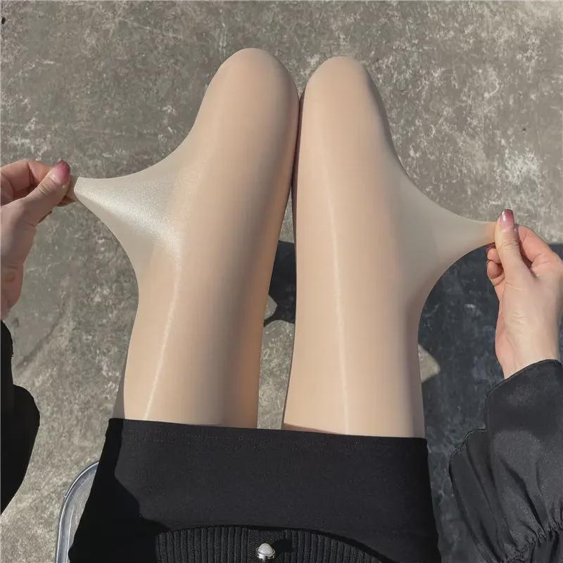 Aurora Pantyhose: Lightweight Horse Oil Shine Stockings