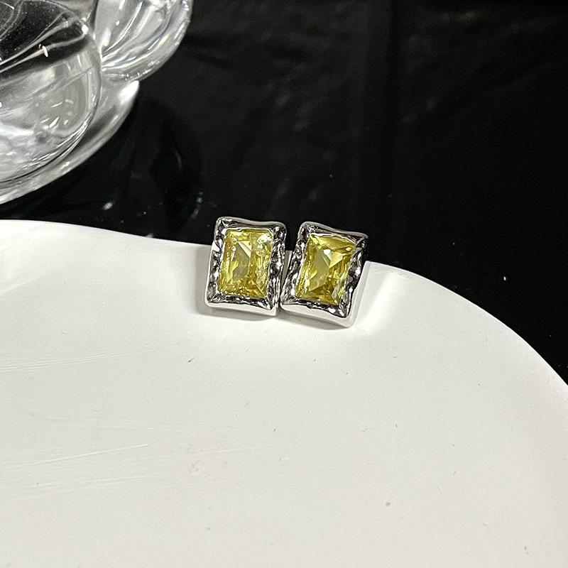 

Color Yellow Zircon Cross Cold Wind High-End Stud Earrings Personalized French Fashion Earrings Women