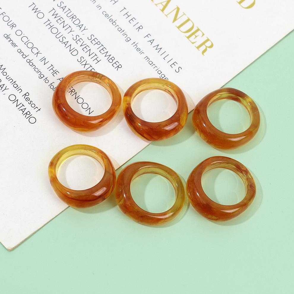 Sada prstenů z pryskyřice a acetátu v mixu barev, kulatý a čtvercový, pro ženy