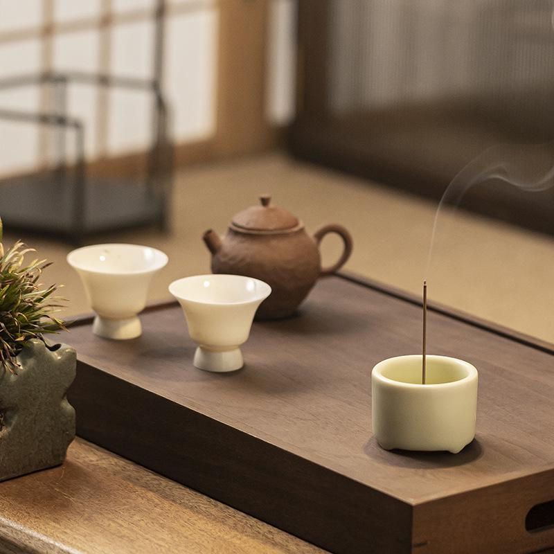 Creative Pink Ceramic Incense Holder: Small Japanese Aromatherapy Burner for Home and Indoor Decor.