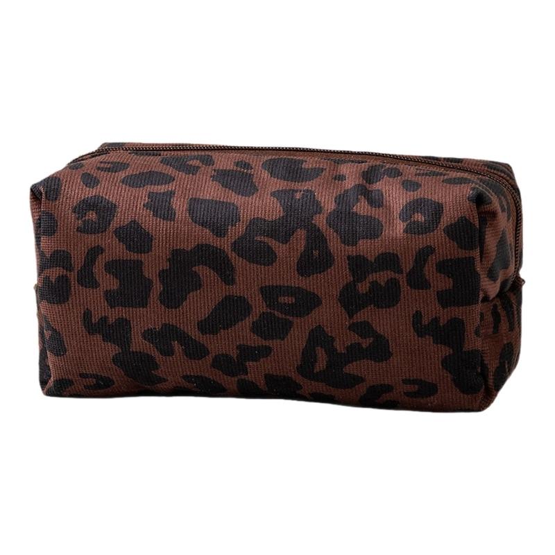 

Fashion Leopard Pattern Cosmetic Bag Portable Handheld Toiletry Organizers Waterproof Materials for Women Travel 1