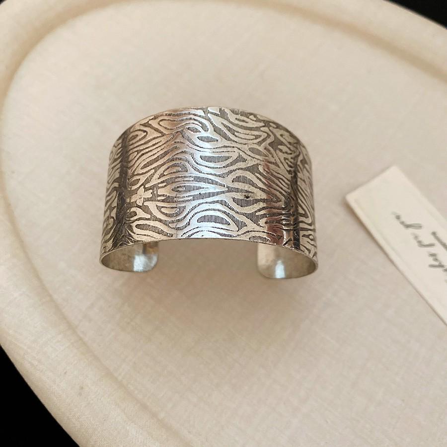 European-American Geometric Metallic Open Bangle: Simple, Versatile, Niche Design Bracelet