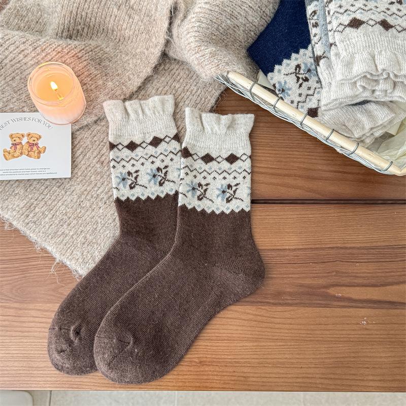 Autumn and Winter Warm Fleece Mid-calf Socks, Retro Small Floral Women's Pile Socks, College Versatile Socks