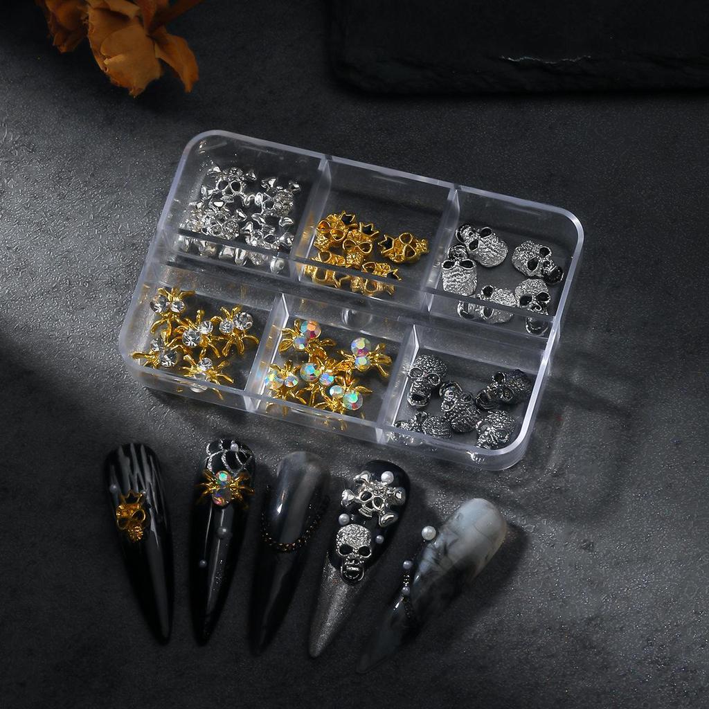 2024 Halloween Nagelkunst Set: Totenkopf, Geist, Spinne & Fledermaus Legierungsdekorationen