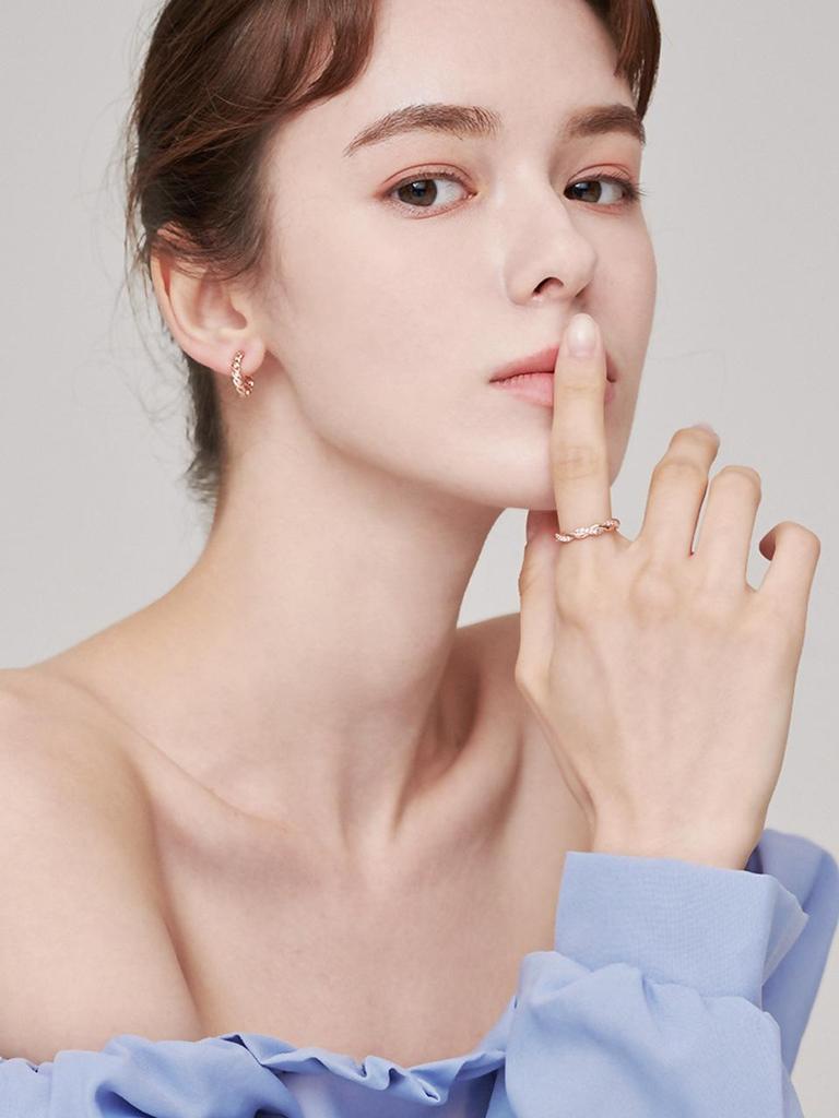 [ELLE Jewelry] 14K Rolling Cubic One-Touch Earrings (Gold Plated) ELGPEE485