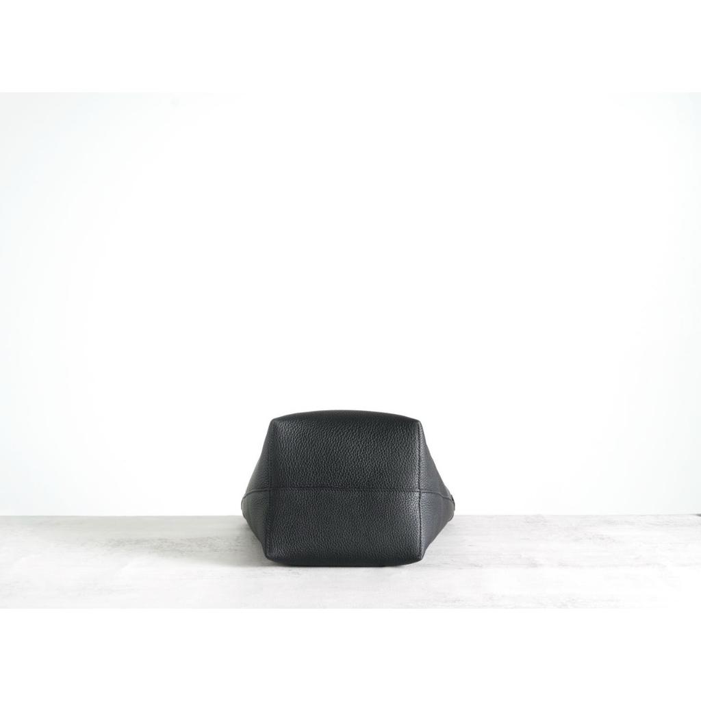 [High-quality] Genuine Leather Single Shoulder Portable Large-capacity High-end Sense Imported Light Drop Lychee Pattern Cowhide Commuter Bucket Bag