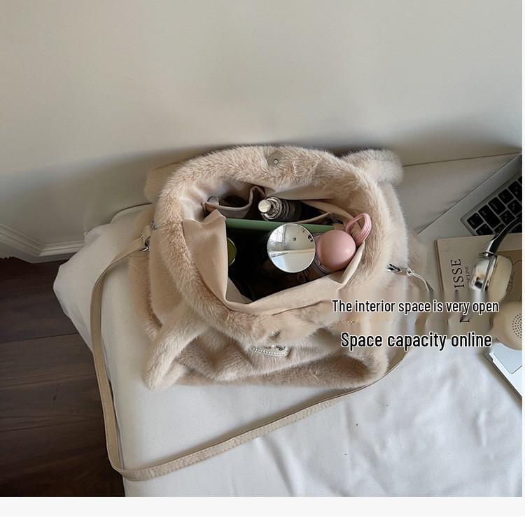 2025 Women's Fashionable Furry Crossbody Bag - High-Value, Casual, Niche Style Handbag