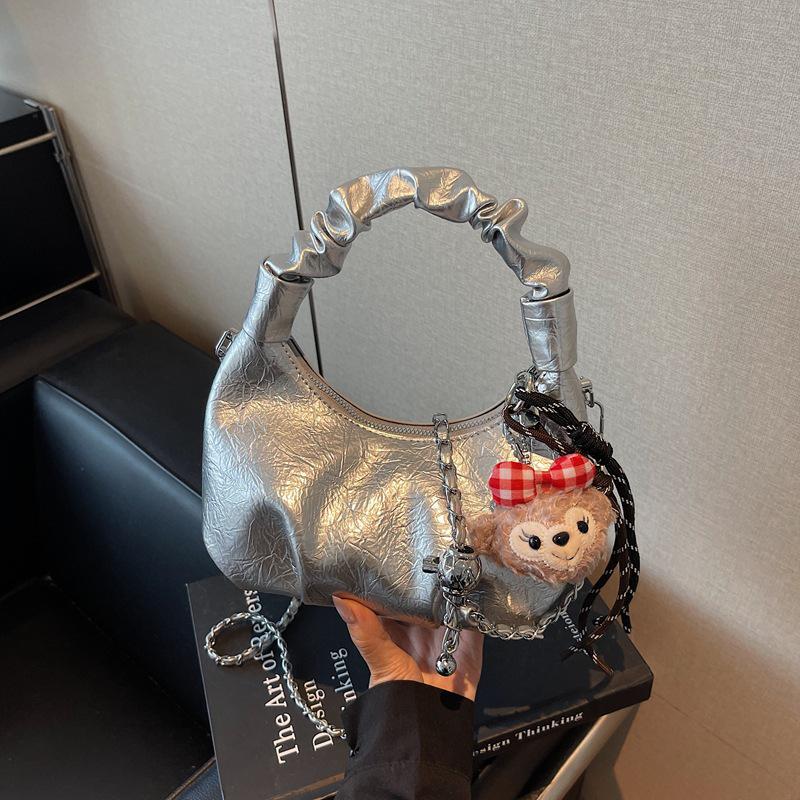 Women's Versatile Pleated Crossbody Handbag - Stylish Chain Shoulder Bag for a Chic Look.