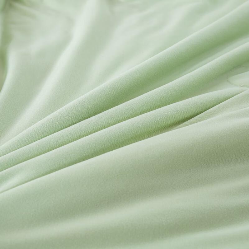 Louis Caro Lightweight Cooling Knit Quilt