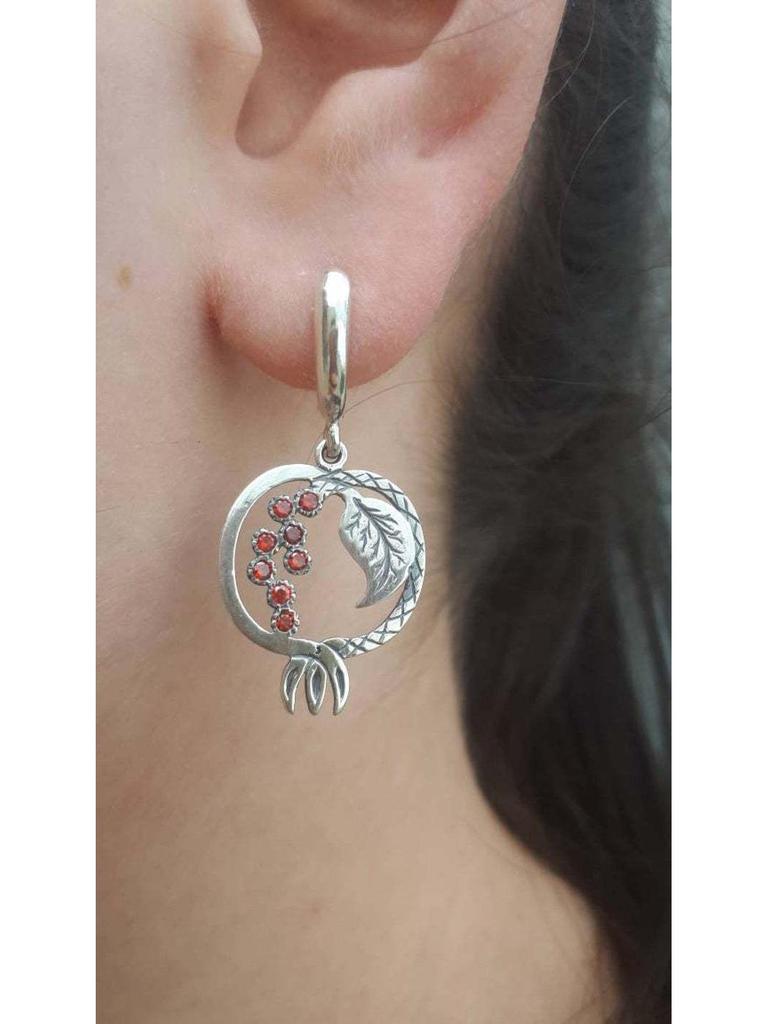 He Cheng Retro Granatapfel Imitationssilber Ohrringe: Europäischer und amerikanischer Stil