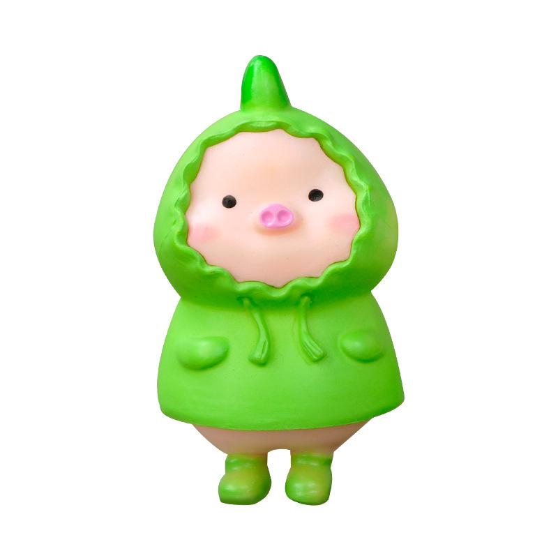 Creative Pig Car Figurine: Center Console & Office Decor