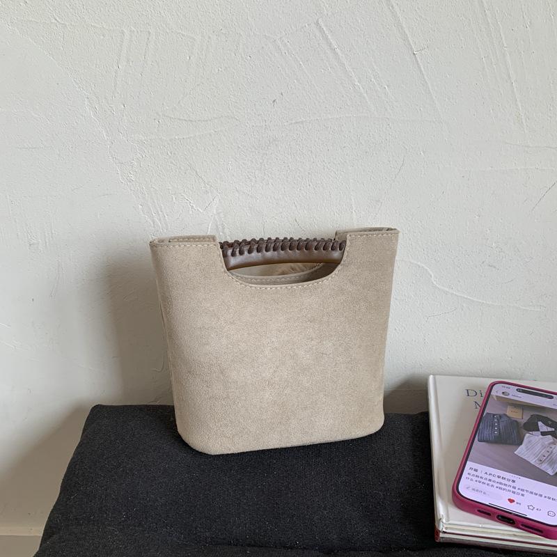 Niche Bag Women's Fashion Retro High-end Shoulder Bag Commuting Versatile Messenger Bucket Bag