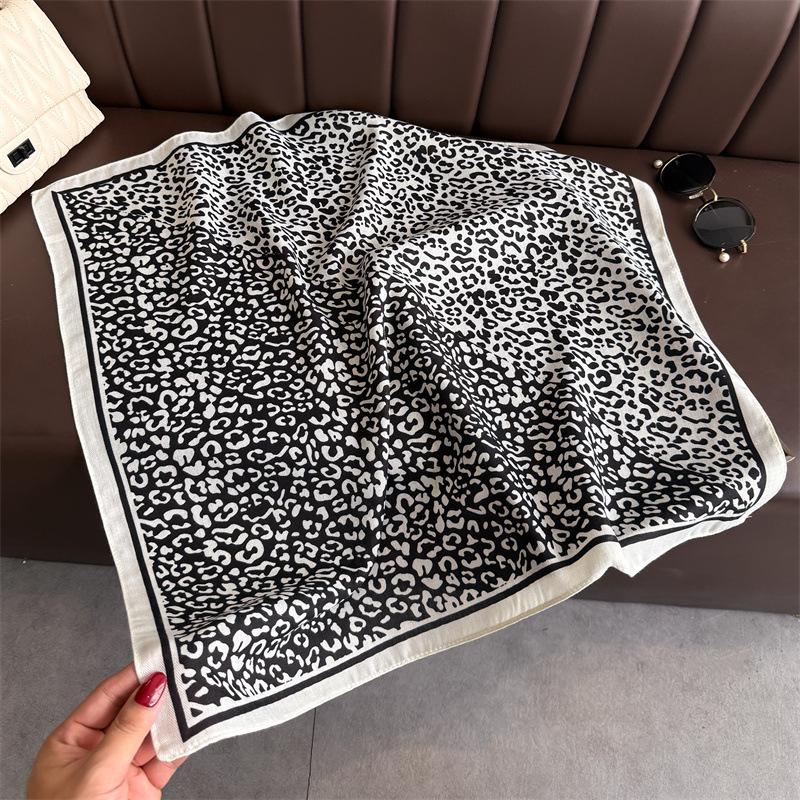 Leopard Print Fashion Imitation Velvet Herringbone Pattern Cotton and Linen Small Square Scarf Silk Scarf Headscarf Shawl Sun Protection Scarf Women's
