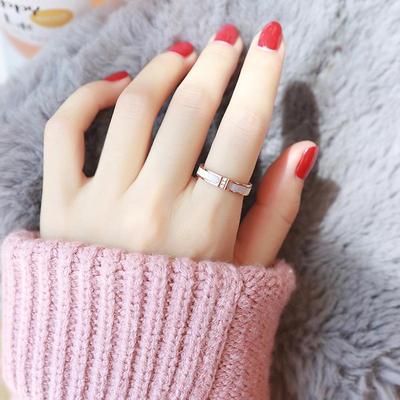 New Korean-Japanese Fashion Shell Ring with Three Inlaid Diamonds, 18K Rose Gold-Plated Titanium Steel.
