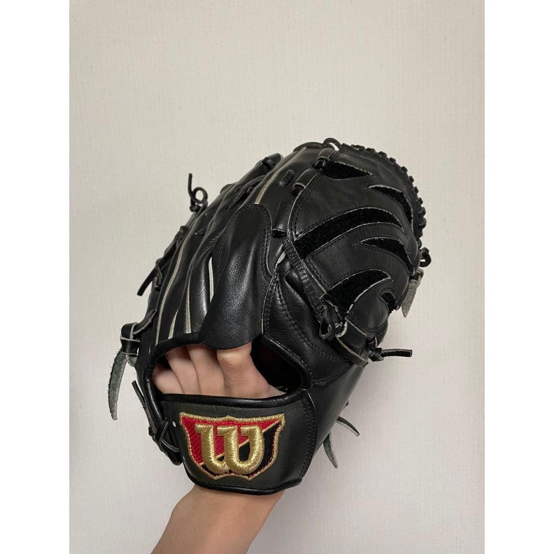 Used Wilson Softball Glove for Pitchers, Right-handed Throwers