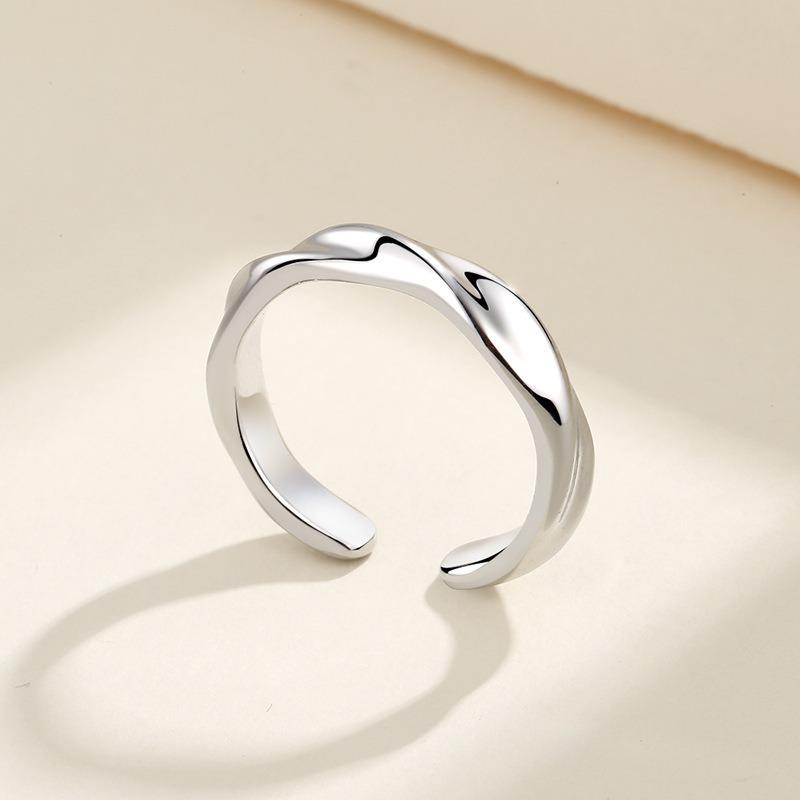 Classic Simple Mobius Couple Rings for Women Men Personality Silver Color Stainless Steel Finger Party Jewelry Gift Colorfast