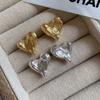 Nouvelles Boucles d'Oreilles en Métal Style Ins Plissées Concaves Convexes Cœur, Boucles d'Oreilles Haut de Gamme Élégantes et Tendance pour Femmes, Boucles d'Oreilles Cadeau Exquis