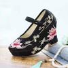 Sapatos de Tecido Bordados de Salto Alto para Mulher Estilo Étnico Sola Grossa Bico Redondo Tira com Fivela Primavera Outono Novos Saltos Plataforma Sapatos Hanfu