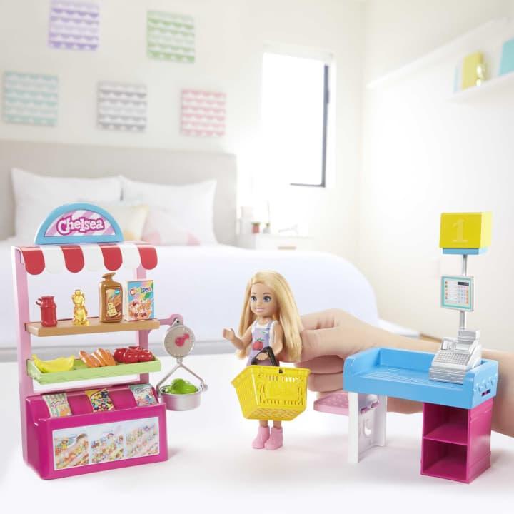 BARBIE Doll Chelsea Shop + Accessories MATTEL