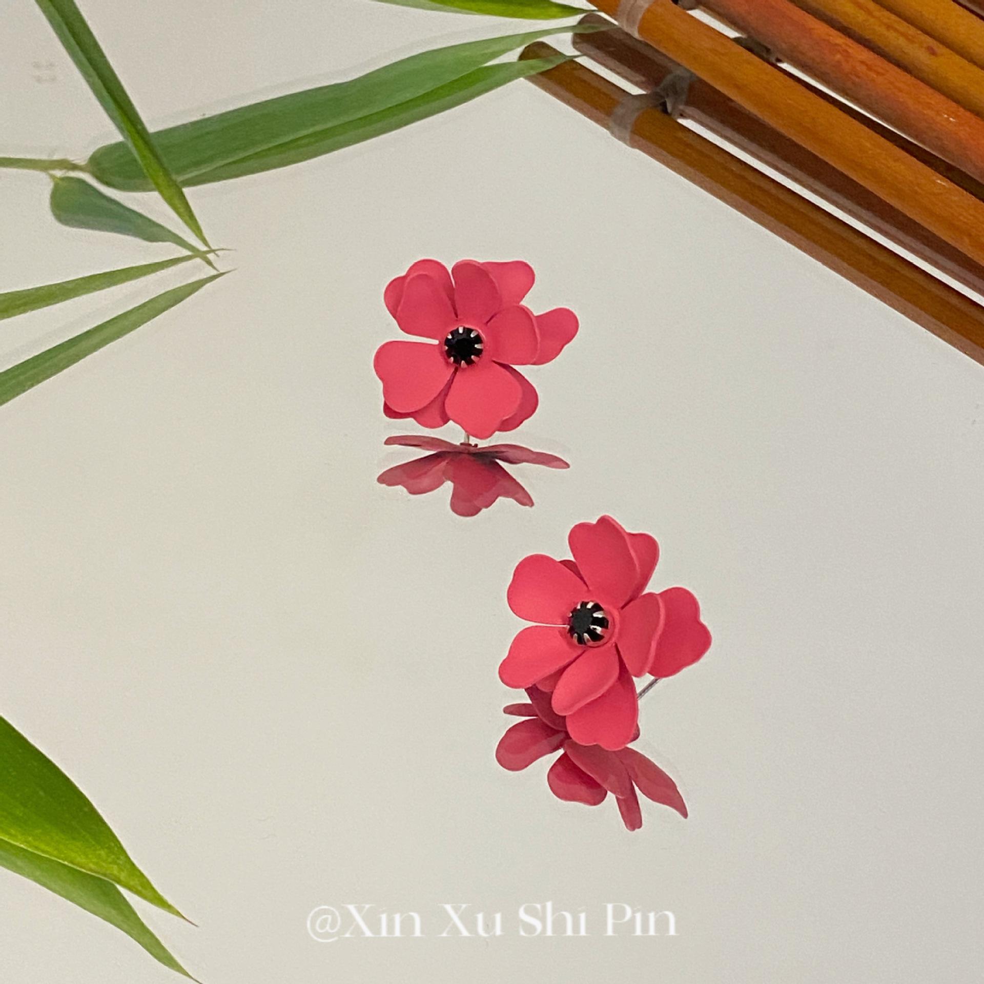 

Новые модные персонализированные универсальные геометрические серьги с красным цветком, ювелирные изделия