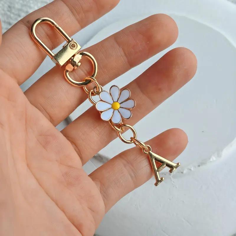 Metal Daisy Letter Keychain Fashion A-Z 26 Letters Keyring Charms Mobile Phone Key Holders Bag Pendant Accessories Couple Gift