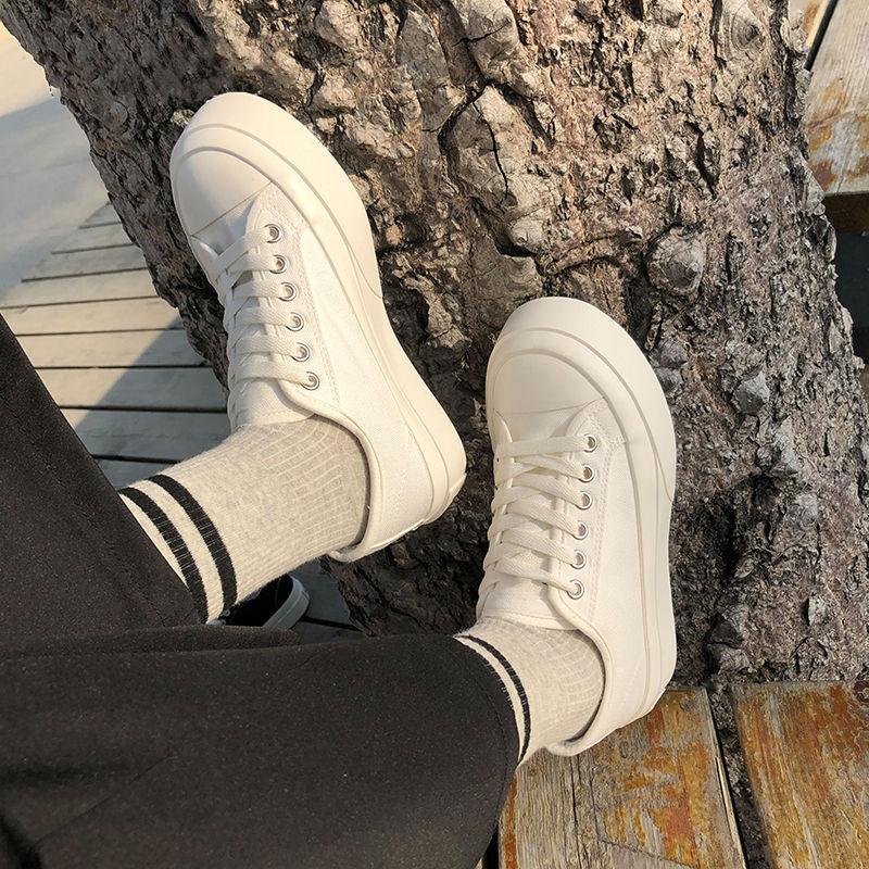 Leinenschuhe mit dicker Sohle für Damen, niedliche Schuhe im japanischen Stil mit großem Zeh für den Herbst, neue, vielseitige Studenten-Sneaker mit niedrigem Schaft, weiße Schuhe