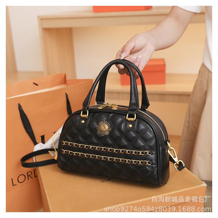 

Black temperament small bag women s 2025 new fashion crossbody bag summer foreign style diamond checkered hand-held shell bag чорний